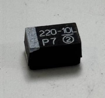 VISHAY 293D227X0010E2TE3