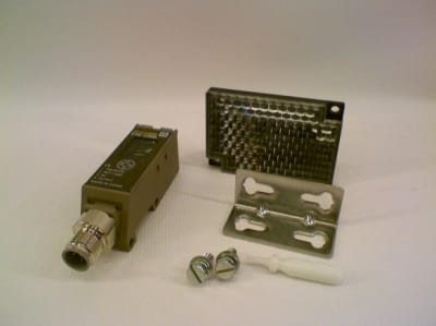 OMRON E3S-CR11-M1J 0.3M