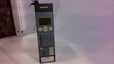 SIEMENS 7SJ8011-5EB90-1FA0