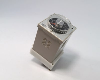 OMRON E5C2-R20J 100-120VAC 0-200