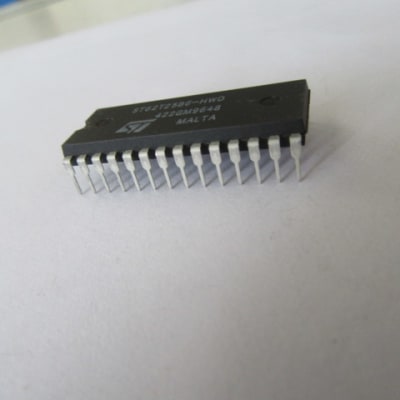 ST MICRO ST62T25B6/HWD