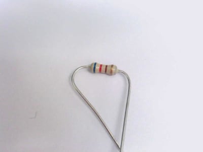 YAGEO CFR-25JB-52-620R