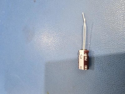 NICHICON UPM1E470MED