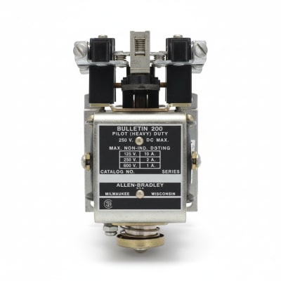 ALLEN BRADLEY 200-E130Z1