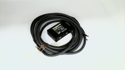 OMRON TL-T2F15