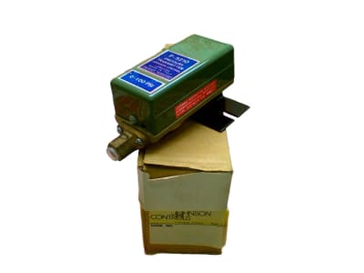 JOHNSON CONTROLS P5210-8002