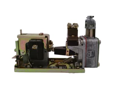 SCHNEIDER ELECTRIC 9050-BO4D-V02