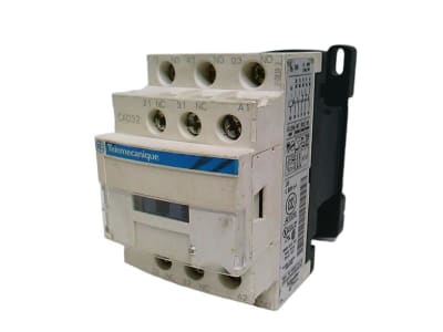 SCHNEIDER ELECTRIC CAD32V7