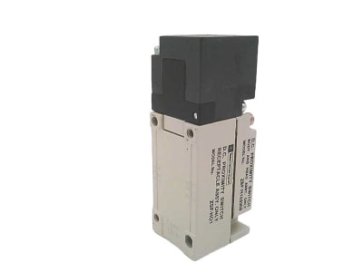 SCHNEIDER ELECTRIC XSFH153359