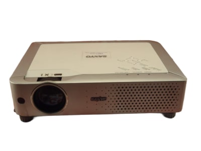 SANYO PLC-XU74