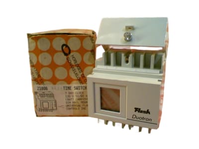 UNIVERSAL FLASH CONTROLS 21806