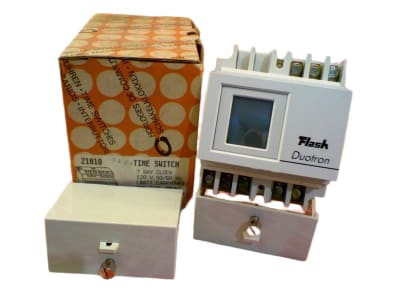 UNIVERSAL FLASH CONTROLS 21810