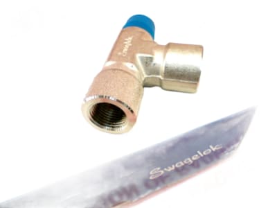 SWAGELOK SS-6-ST