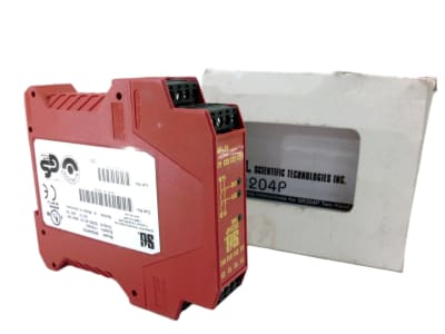 OMRON SR204P02