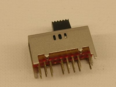 TE CONNECTIVITY 1825267-1