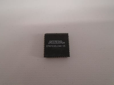 ALTERA CORPORATION EPM7032LC44-15