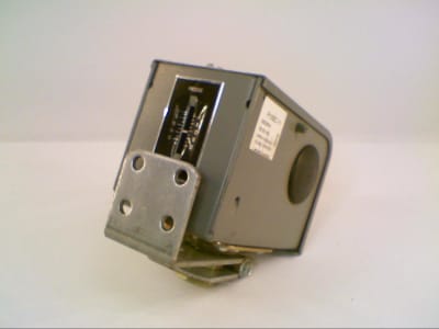 JOHNSON CONTROLS P10BC-11