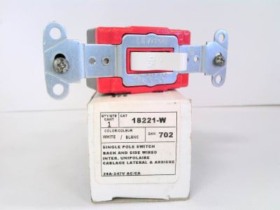 LEVITON 18221-W