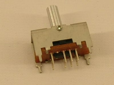 TE CONNECTIVITY 1437576-4