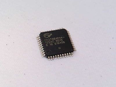 INFINEON CY37064P44-125AC