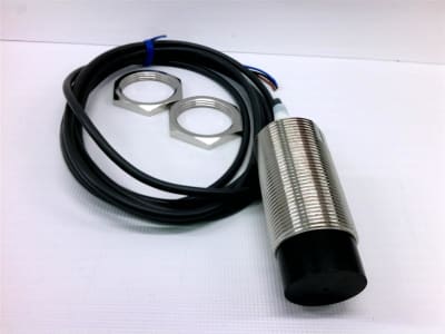 OMRON E2A-M30LN30-WP-C1 2M