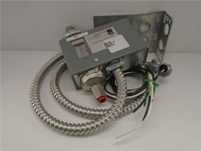 JOHNSON CONTROLS P28DN-5