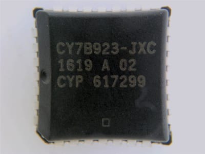 INFINEON CY7B933-JXC