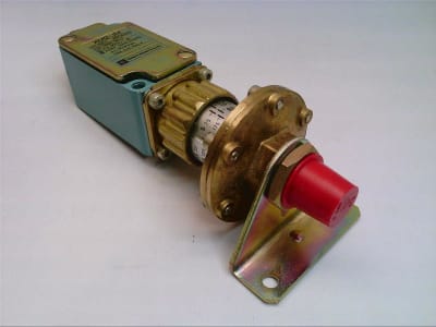 SCHNEIDER ELECTRIC XM2-JM012