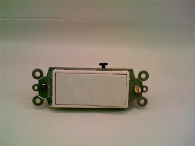 LEVITON 5611-2W