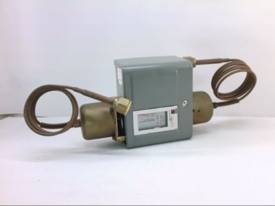 JOHNSON CONTROLS P74EA-8