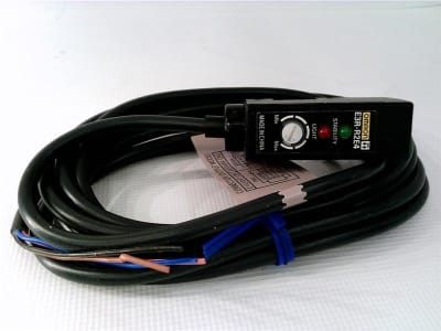 OMRON E3R-R2E4