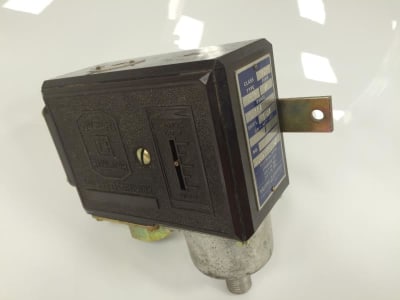 SCHNEIDER ELECTRIC 9012-FLG2R