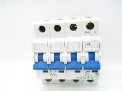 TE CONNECTIVITY BS017863