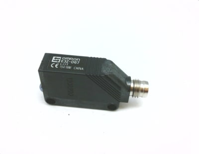 OMRON E3Z-D67