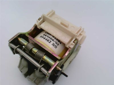 SCHNEIDER ELECTRIC MN/UVR-MG