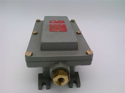 ALLEN BRADLEY 836-C12E