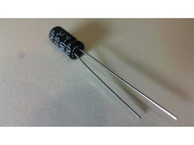 MULTICOMP NP16V226M5X11