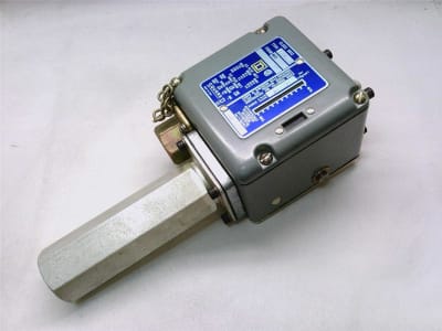 SCHNEIDER ELECTRIC 9012ACW10M12