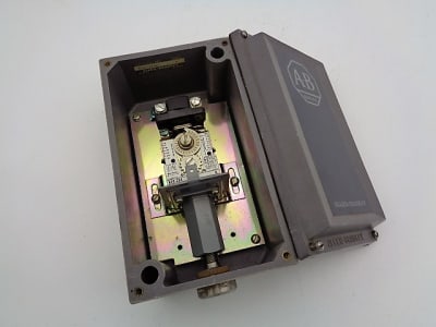 ALLEN BRADLEY 836-C64S