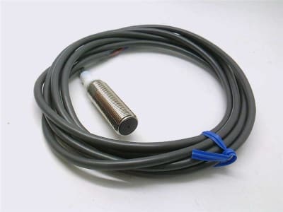 OMRON E2A-M18LS08-WP-B2 2M