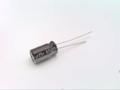 NICHICON UPW1E820MED