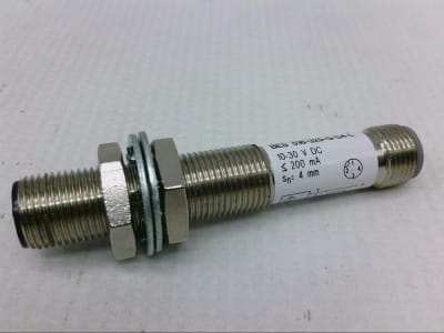 BALLUFF BES 516-325-G-S4-L