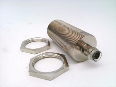 OMRON E2A-M30LS15-M1-C1