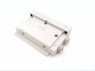 SMC SY30M-3-1A-C8