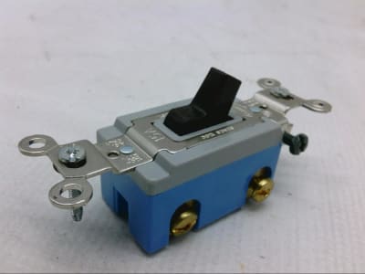 HUBBELL HBL1202C