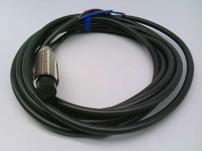 OMRON E2AG-M12KN05-WP-B1 2M