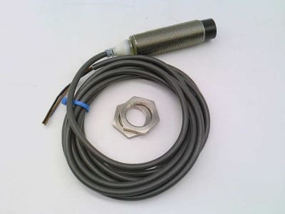 OMRON E2A-S18LN16-WP-B1 2M