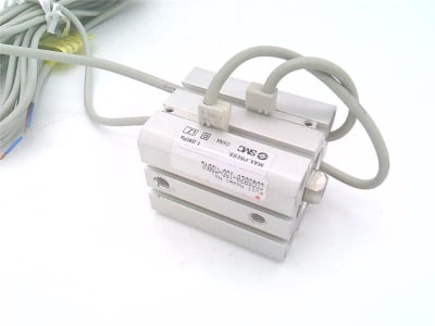 SMC CDQSB20-15D-M9BVL