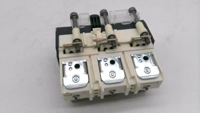 SCHNEIDER ELECTRIC LV438136