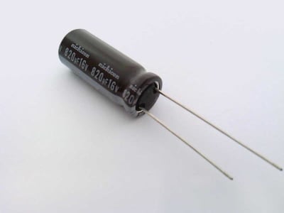 NICHICON UPM1C821MPD